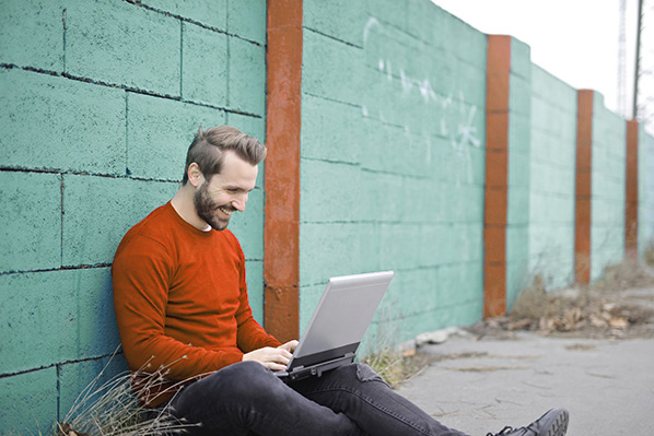 man-laptop-MT
